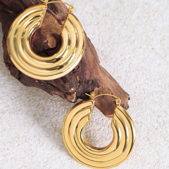 NEW💎18K Gold Plated Chunky Hoop Earrings - Picture 6 of 6